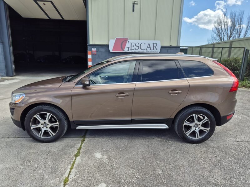 VOLVO XC60 2.4 D5 AWD 215CV AUTO