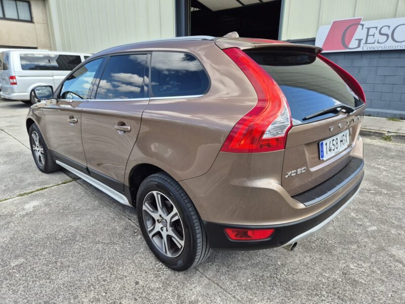 VOLVO XC60 2.4 D5 AWD 215CV AUTO
