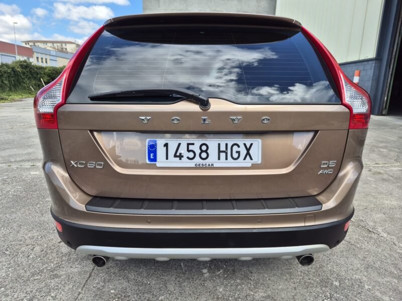 VOLVO XC60 2.4 D5 AWD 215CV AUTO