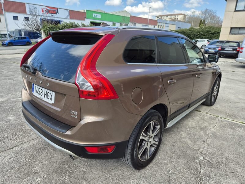 VOLVO XC60 2.4 D5 AWD 215CV AUTO