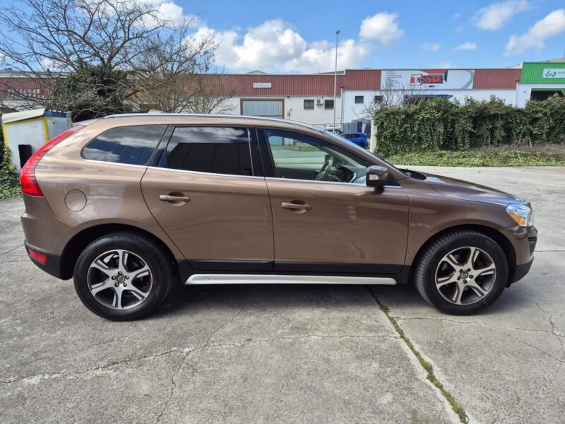 VOLVO XC60 2.4 D5 AWD 215CV AUTO