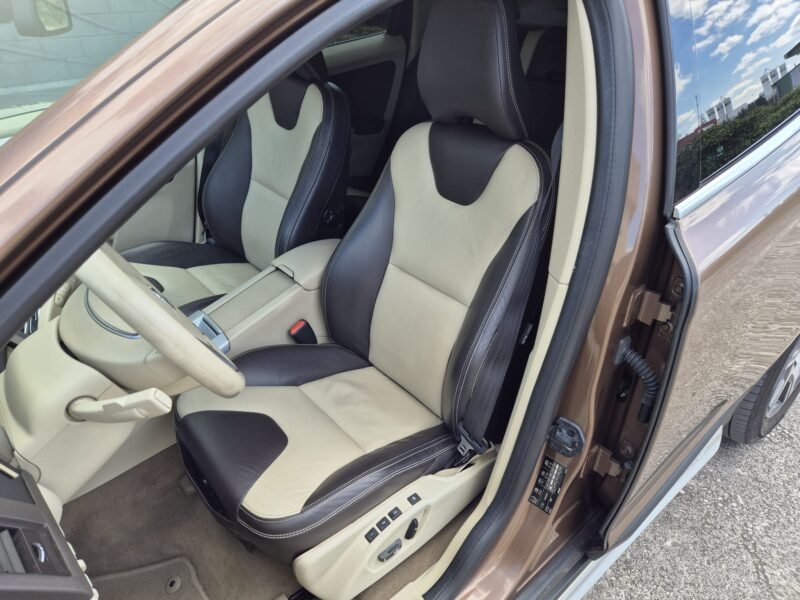 VOLVO XC60 2.4 D5 AWD 215CV AUTO