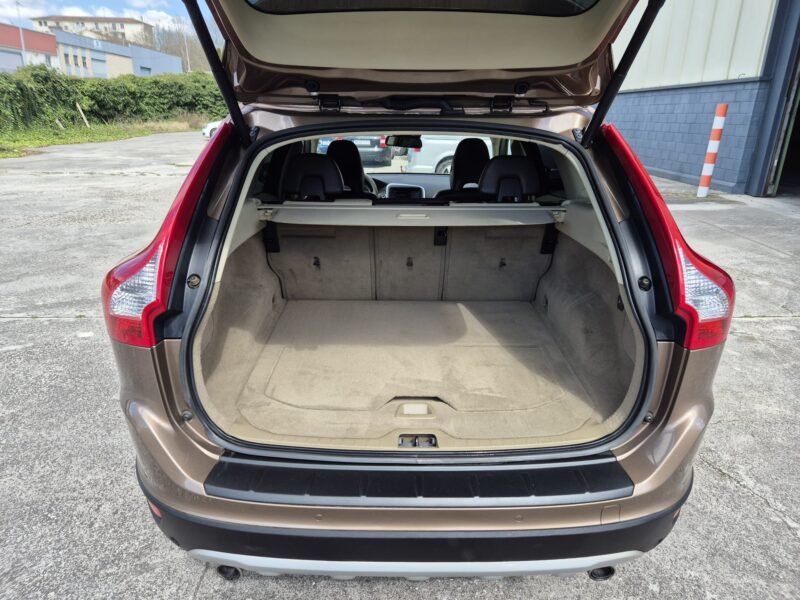 VOLVO XC60 2.4 D5 AWD 215CV AUTO
