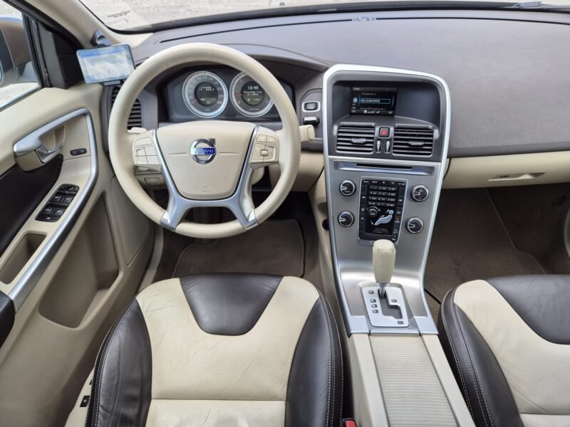 VOLVO XC60 2.4 D5 AWD 215CV AUTO