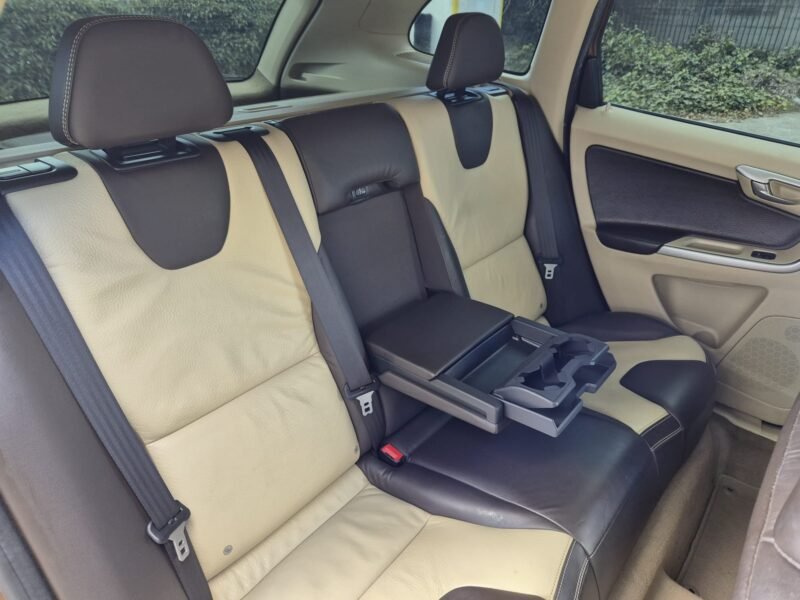VOLVO XC60 2.4 D5 AWD 215CV AUTO