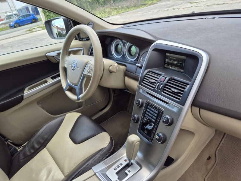 VOLVO XC60 2.4 D5 AWD 215CV AUTO