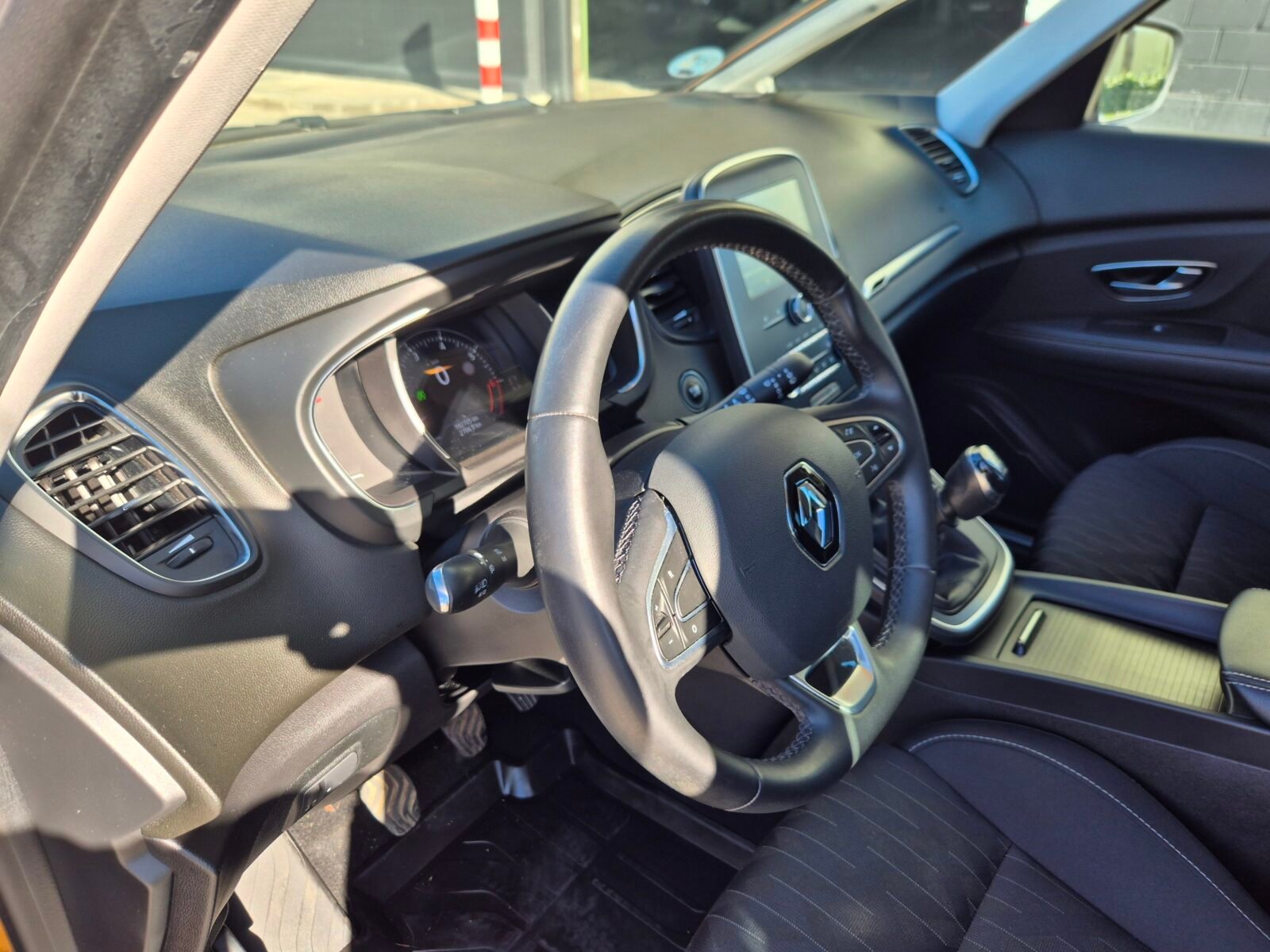 RENAULT SCENIC 1.4i 140cv LIMITED 